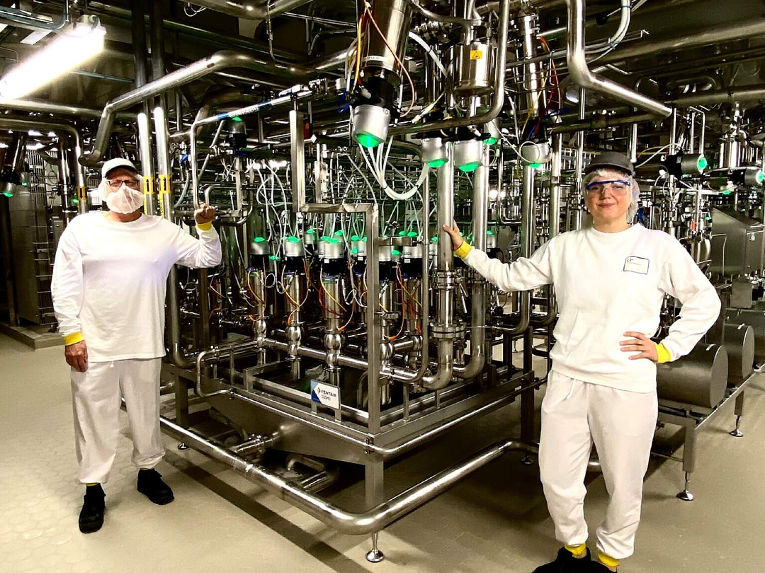 Collega Suus in de Fabriek met Operator