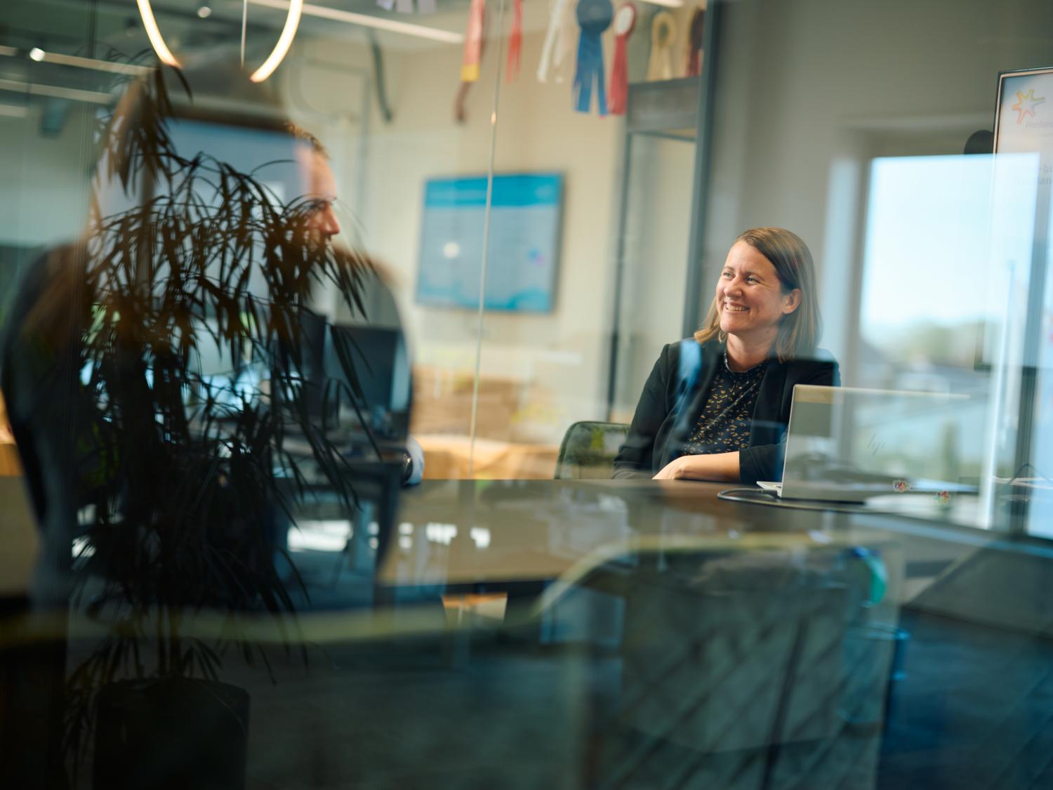 Bruggenbouwer tussen werkvloer en management in een dynamische omgeving